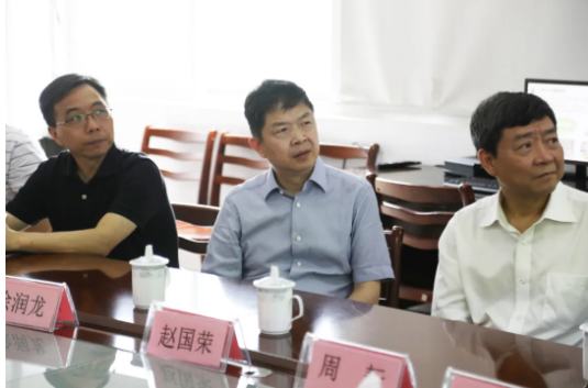 6月4日，省市场监管局党委委员、副局长，省药品监管局党组书记、局长徐润龙带队来公司开展“三服务”活动